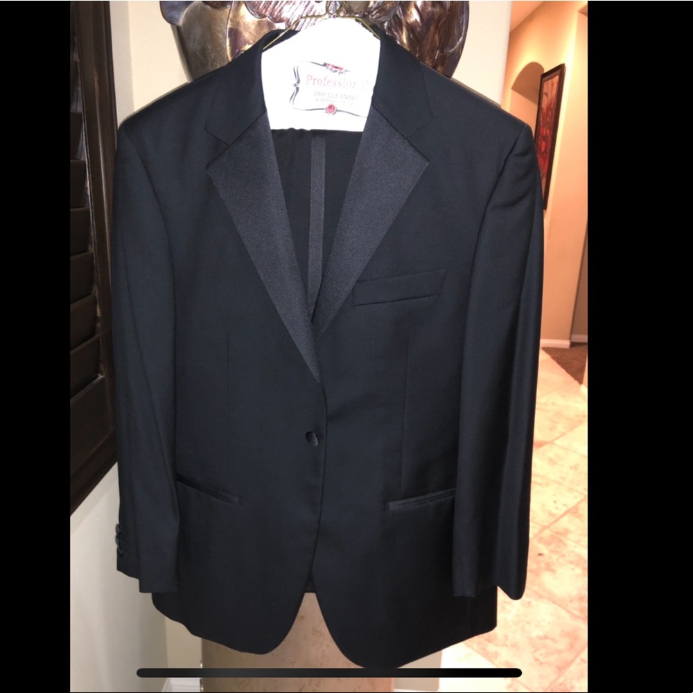 MENS TUXEDO